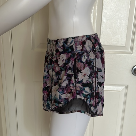 Lululemon Hotty Hot Short 2.5 Utopia Multi /Deep Phantom Size 4 Tall - Picture 8 of 14